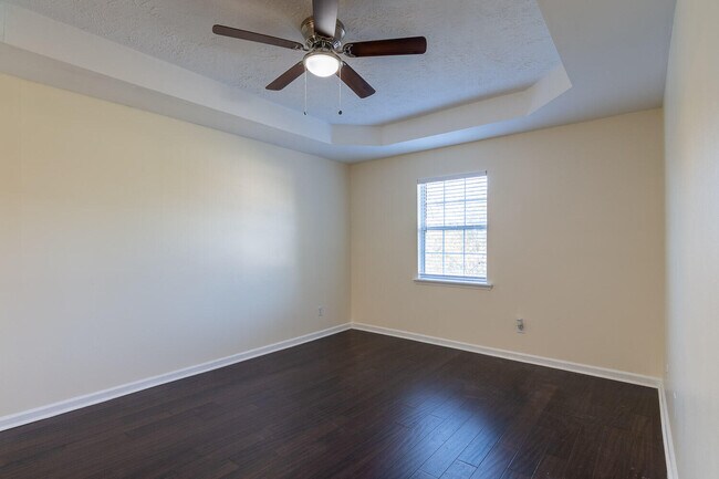Building Photo - 1051 Waltons Ct