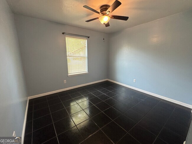 Building Photo - 330 McQueen Cir