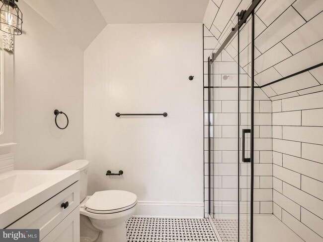 Building Photo - 2100 Rosalie Ave