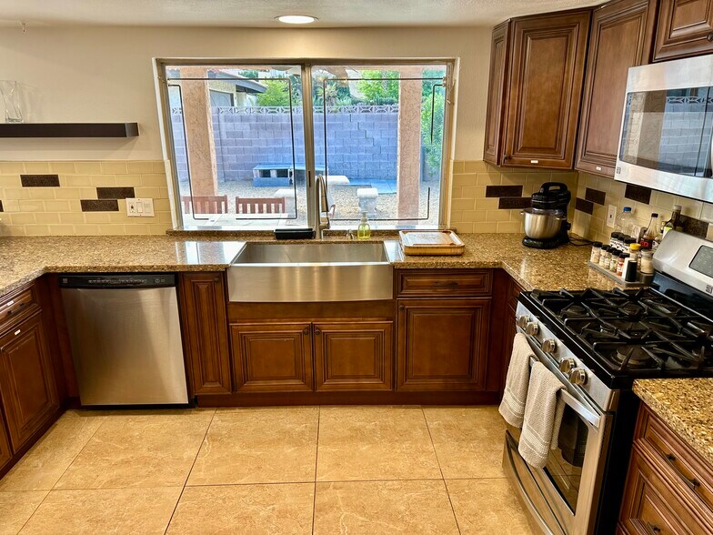 Building Photo - 4329 Murillo St