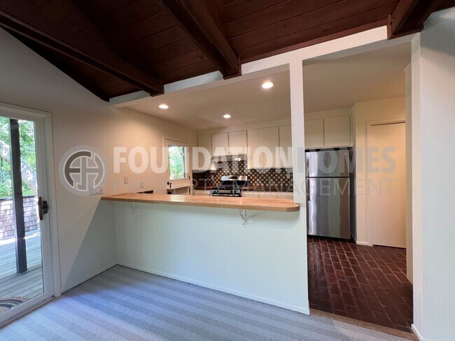 Building Photo - Picturesque 1BR/1BA Ross Cottage!  A/C! De...