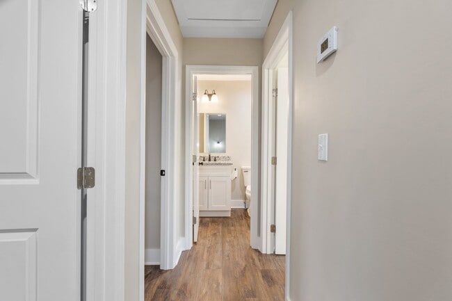 Building Photo - 3 bedroom BRAND NEW Townhome in Cleveland!