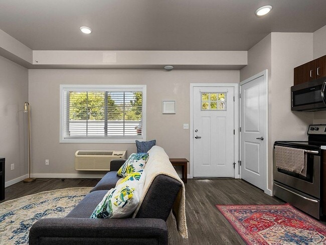 Building Photo - 619 E Eighth St