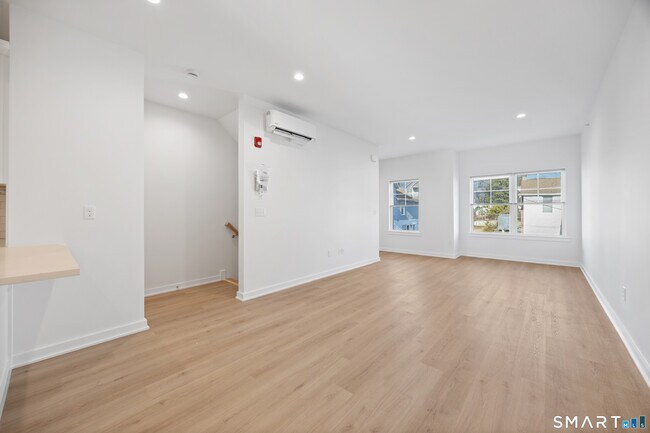 Building Photo - 27 Village Rd