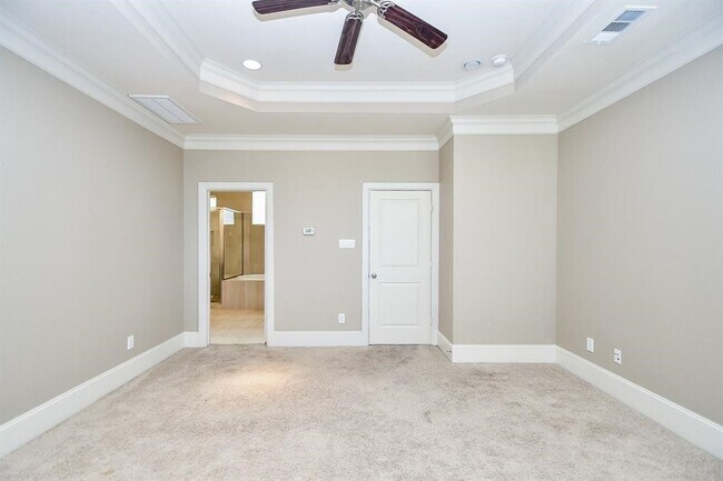 Building Photo - 716 Nicholson St