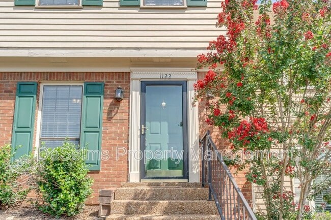 Building Photo - 1122 Brentwood Pointe