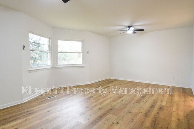 Building Photo - 6004 Cowin Dr NW