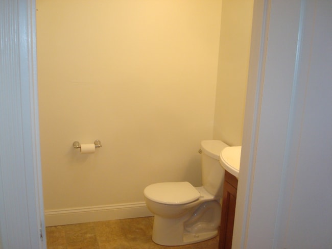 Building Photo - 818 Amesbury Rd