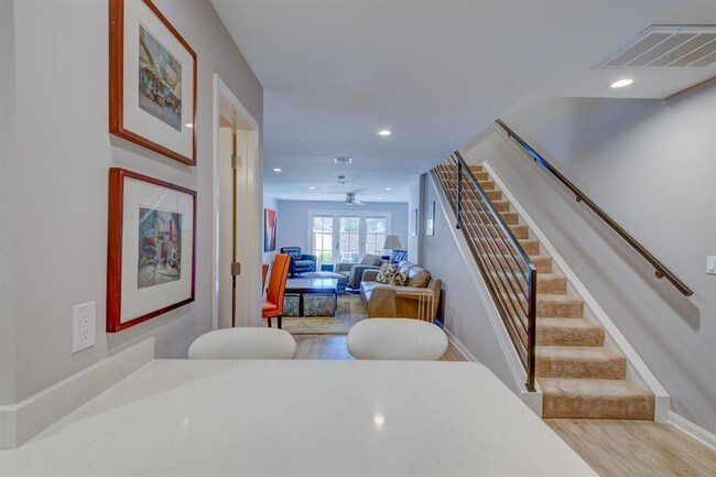 Building Photo - 668 S Ripple Creek Dr