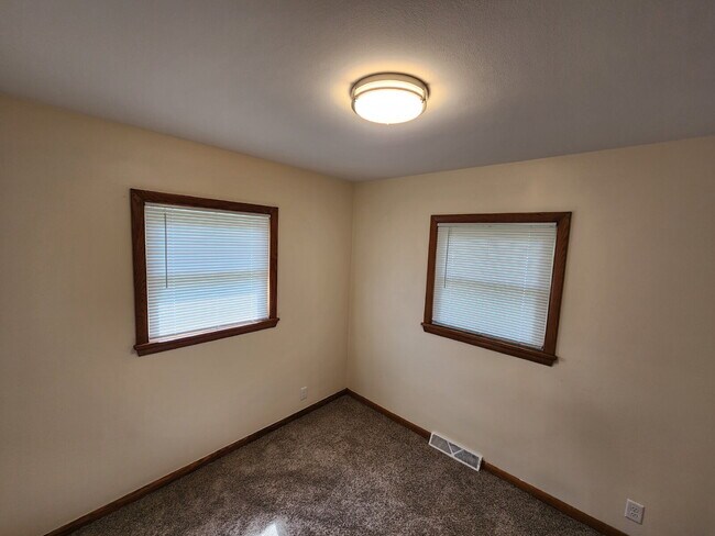 Building Photo - GREAT Location  2 Bedroom side by side duplex  $1395/monthly