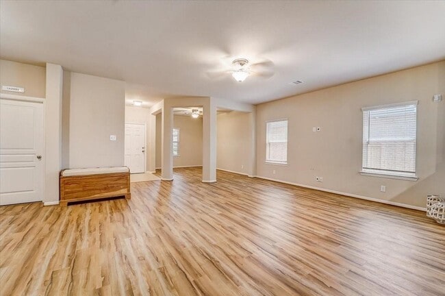 Building Photo - 8827 Willet St