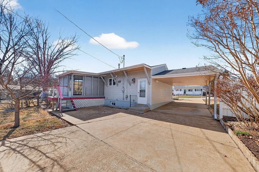 Building Photo - 10022 Killoren Dr