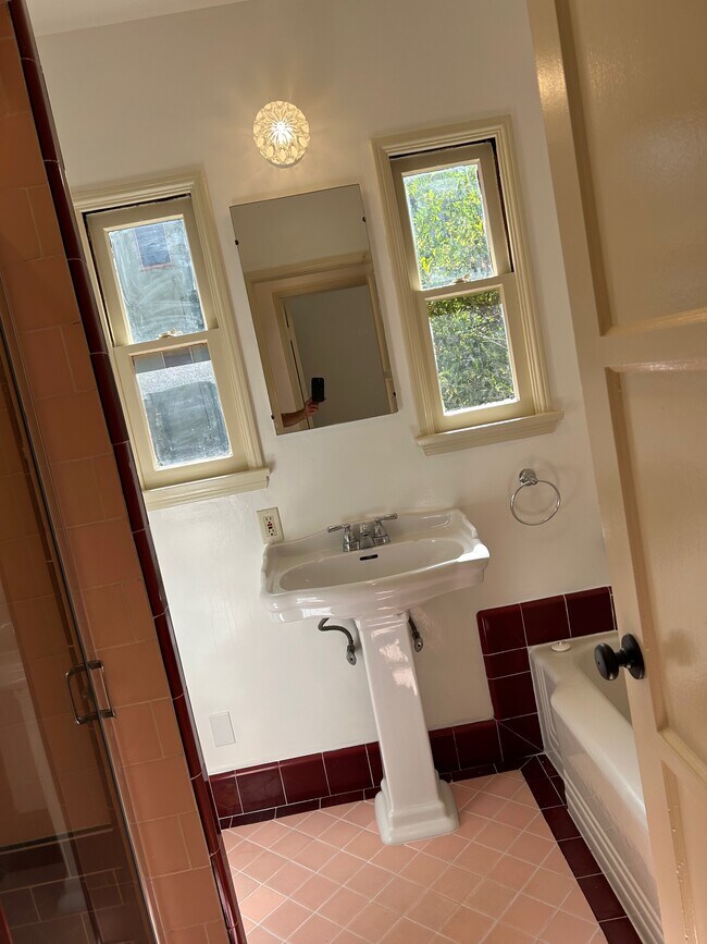 Building Photo - 1425 Allison Ave