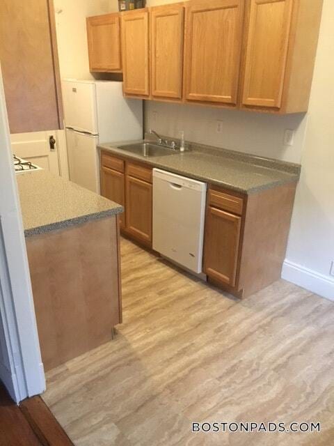 Building Photo - 235 Park Dr