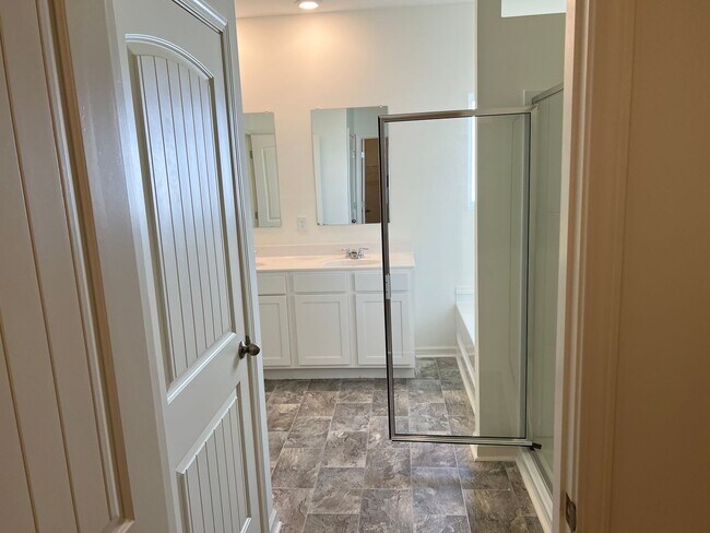 Building Photo - Newer 4BR / 2BA One-Level Home – Granite, Stainless Appliances, Large Backyard, Cul-de-Sac