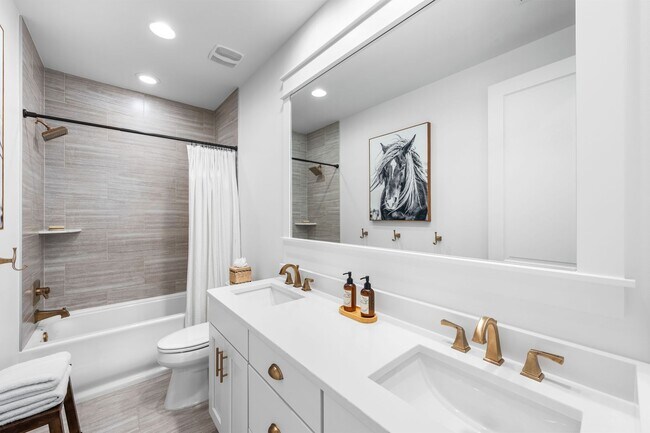 Building Photo - 245 Log Landing St