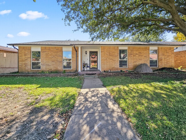 Primary Photo - Move-In Ready Dallas Gem — 4 Bedrooms, 2 Living Areas, and a Big Private Yard