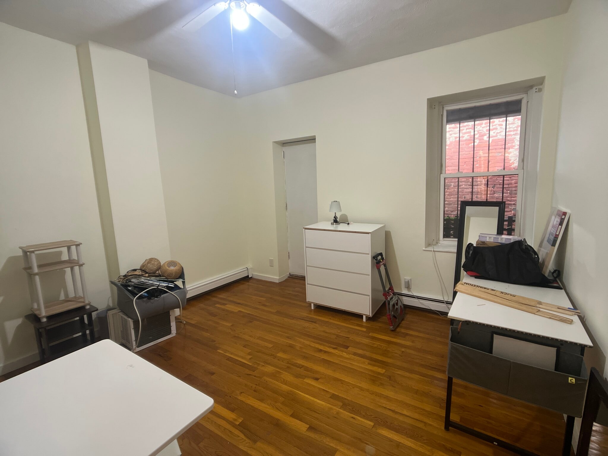 Building Photo - 122 Day St