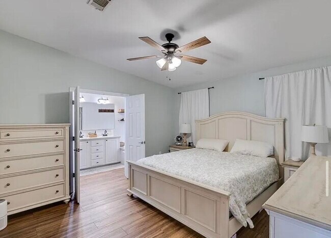 Building Photo - 2010 S Montana Cir