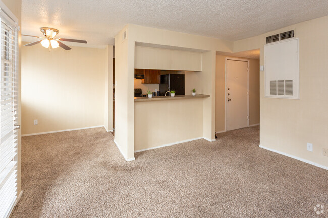 1BR 1BA - 692 SF - ReNew Andrews