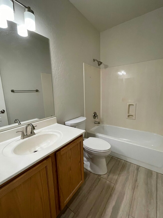 Building Photo - 2117 E Riviera Dr