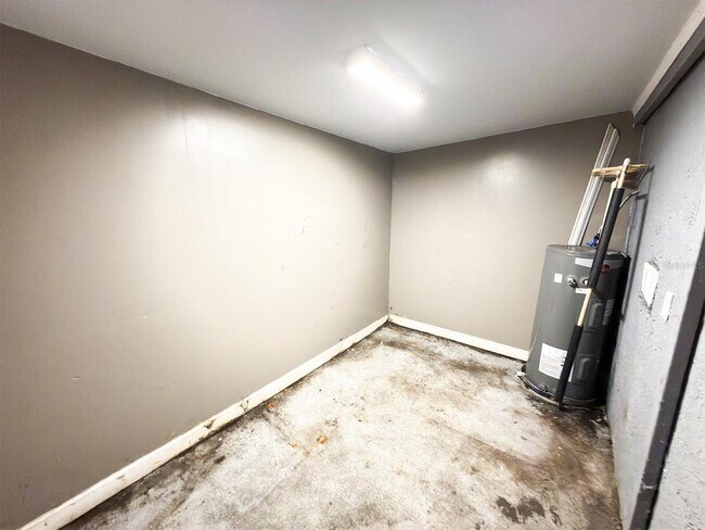 Building Photo - 2882 S Sanford Ave