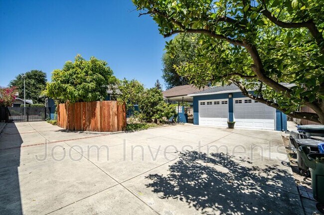 Building Photo - 1007 Monterey Rd