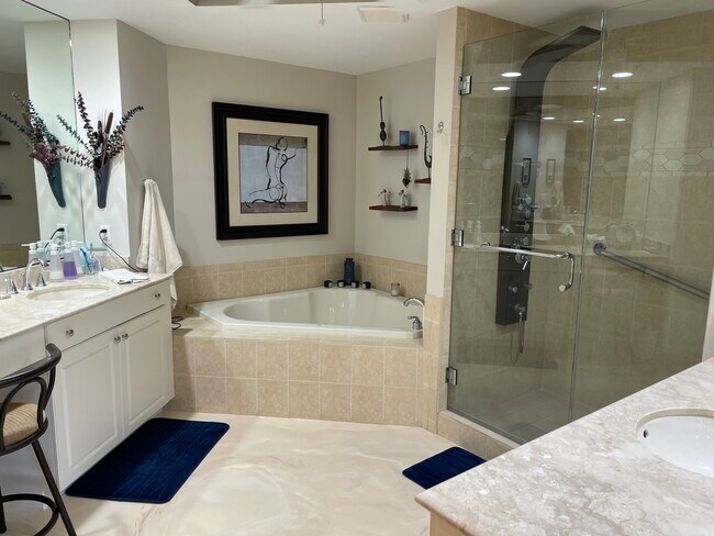 Building Photo - 2104 W First St