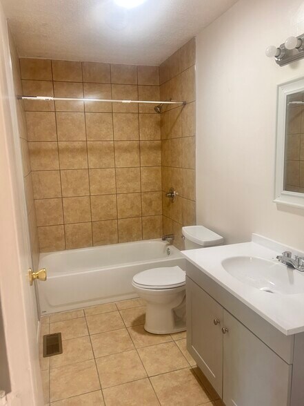 Bathroom - 4336 Fair Oaks Rd
