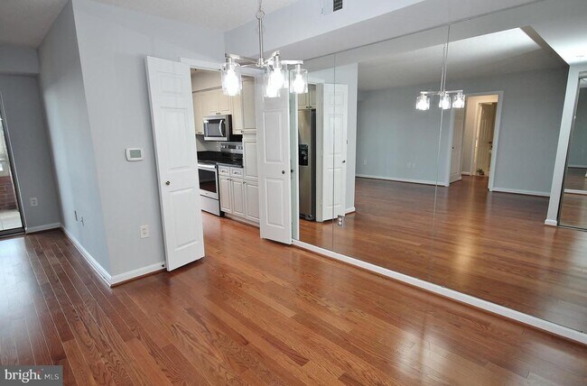 Building Photo - 2151 Jamieson Ave