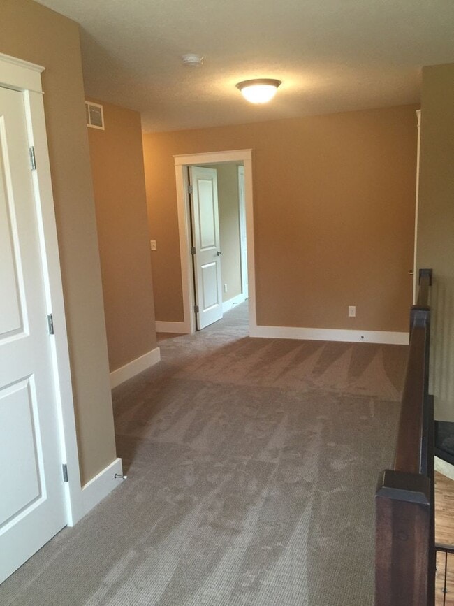 Building Photo - 3 bedroom 2 1/2 bath house for rent