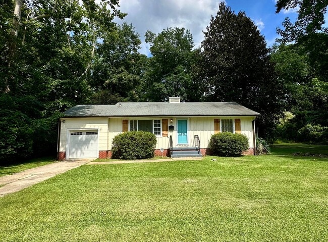 Building Photo - Beautiful Renovated 2 Bedroom in North Fon...