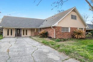 Building Photo - 430 Gloria Dr