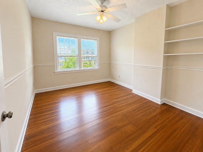 Building Photo - 2425 Demington Dr