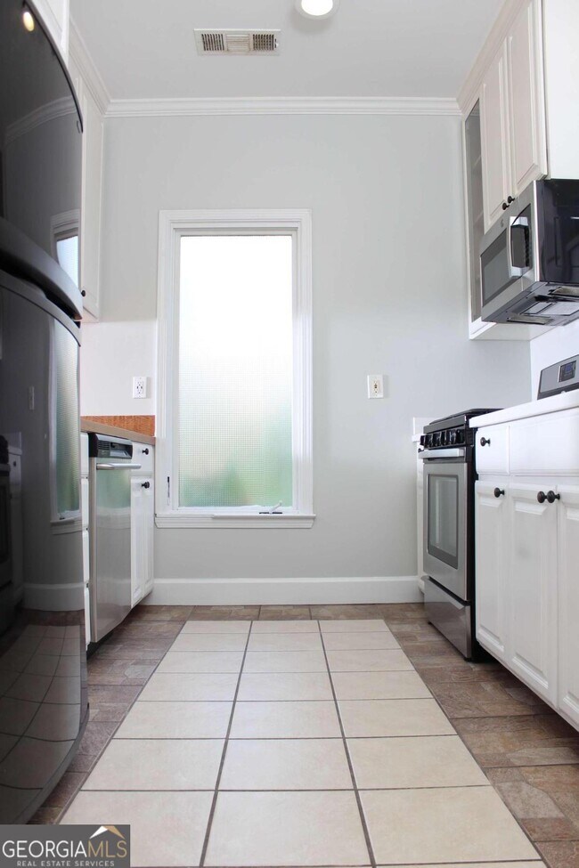 Building Photo - 1124 Center St NW