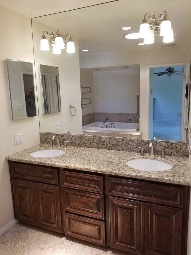 Master bath - 168 Lamour Dr