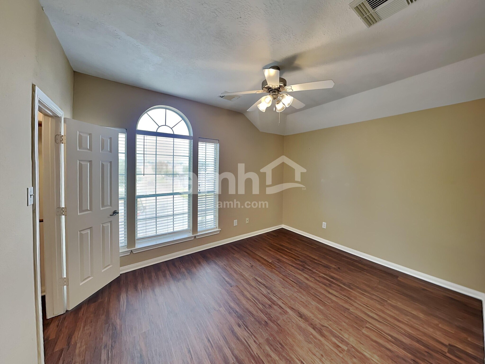 Building Photo - 25118 Auburn Terrace Dr