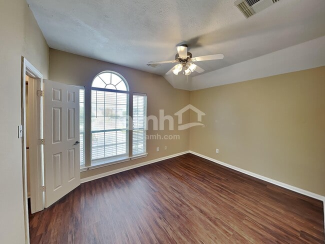 Building Photo - 25118 Auburn Terrace Dr