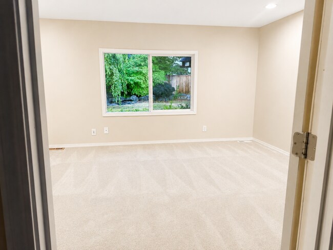 Building Photo - Beautifully Remodeled Home in Prime Kirkland Location | Designer Finishes | Spacious Layout | Top...