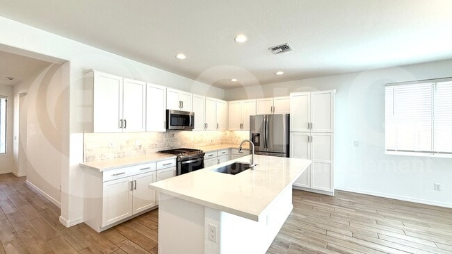 Building Photo - 14765 W Sand Hills Rd