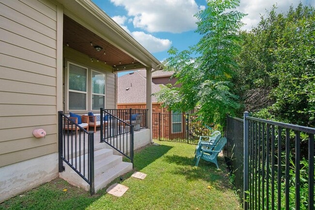 Building Photo - 134 Summer Square Dr