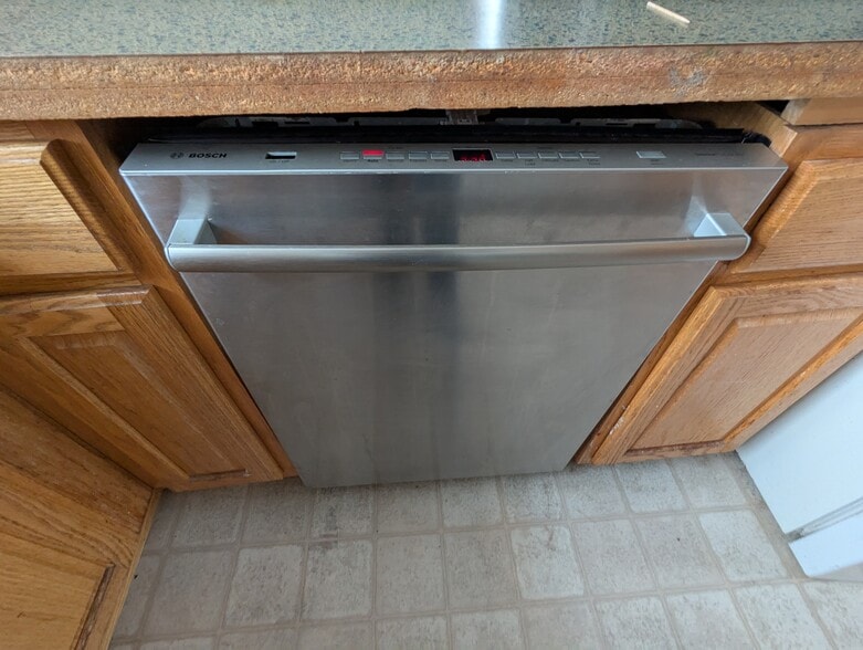 Building Photo - 732 Case Ave