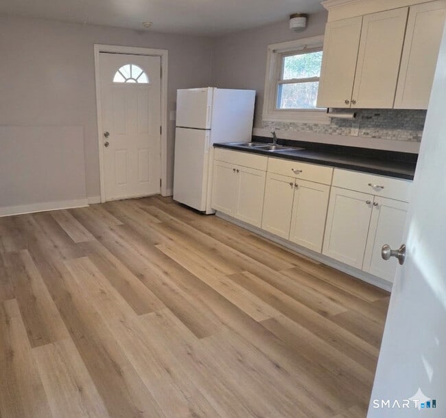 Building Photo - 2015 Corbin Ave