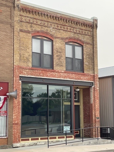 Building Photo - 204 E Broadway Ave