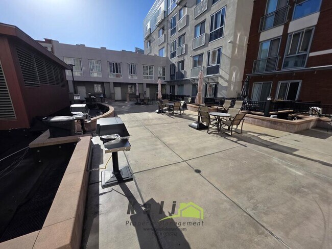 Building Photo - 450 J St