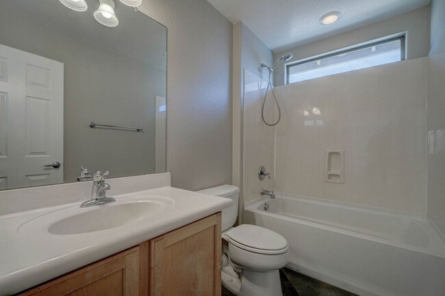 Building Photo - 2143 W Marconi Ave