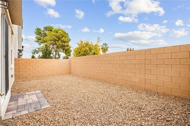 Building Photo - 10140 Glen Aulin St