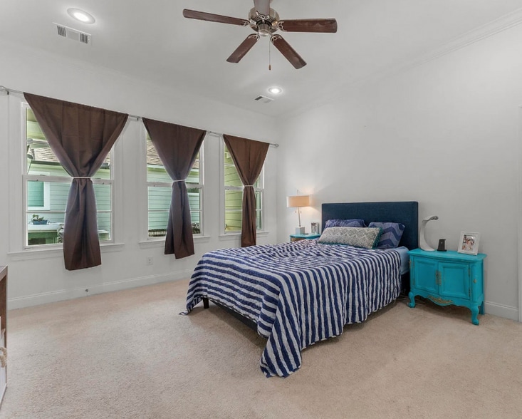 Building Photo - 1307 Americana Blvd