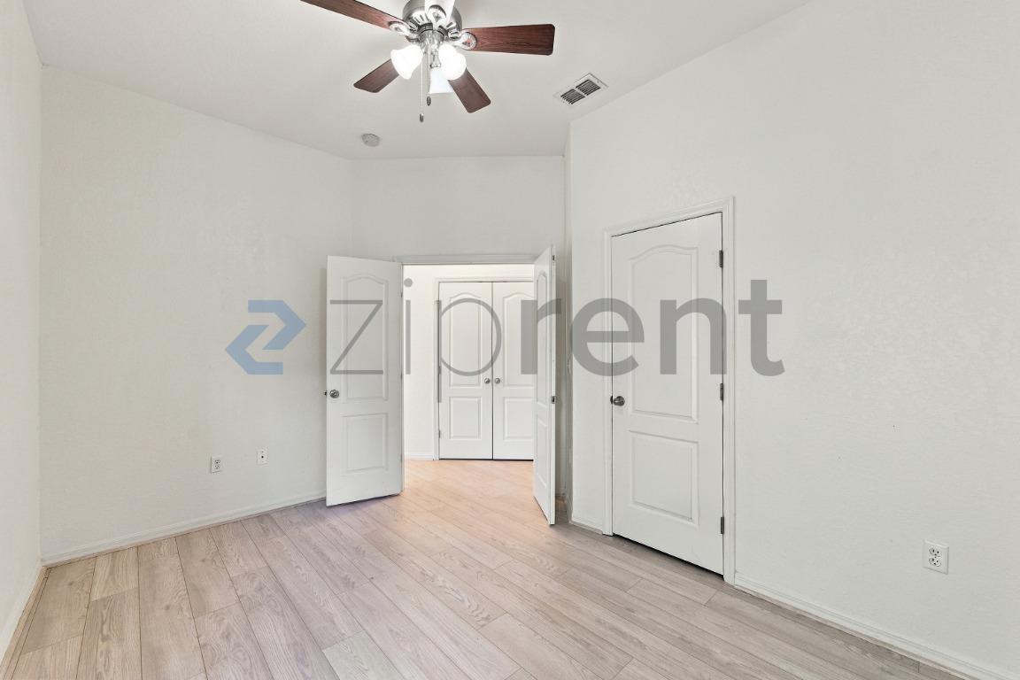 Building Photo - Unit