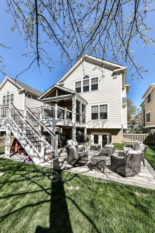 Building Photo - 306A Pine St